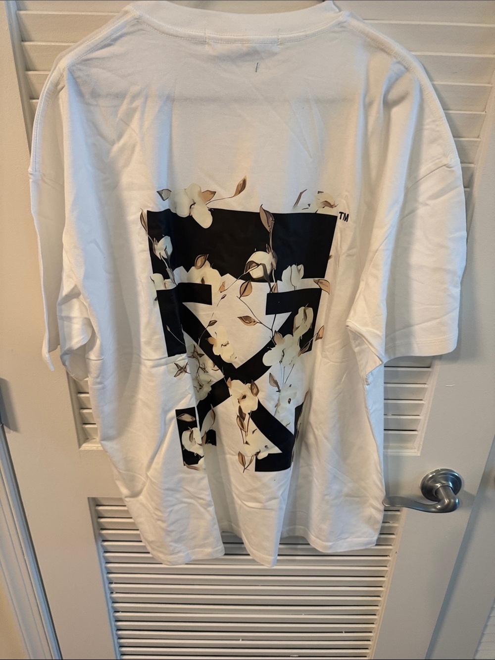 New! Off-White c/o Virgil Abloh "Flowers" Graphic Arrows T-Shirt, made 2019!